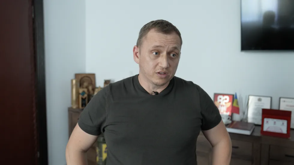 У Хотині на Буковині частина батьків й вчителів не погоджуються зі зміною директорки ліцею: яка причина