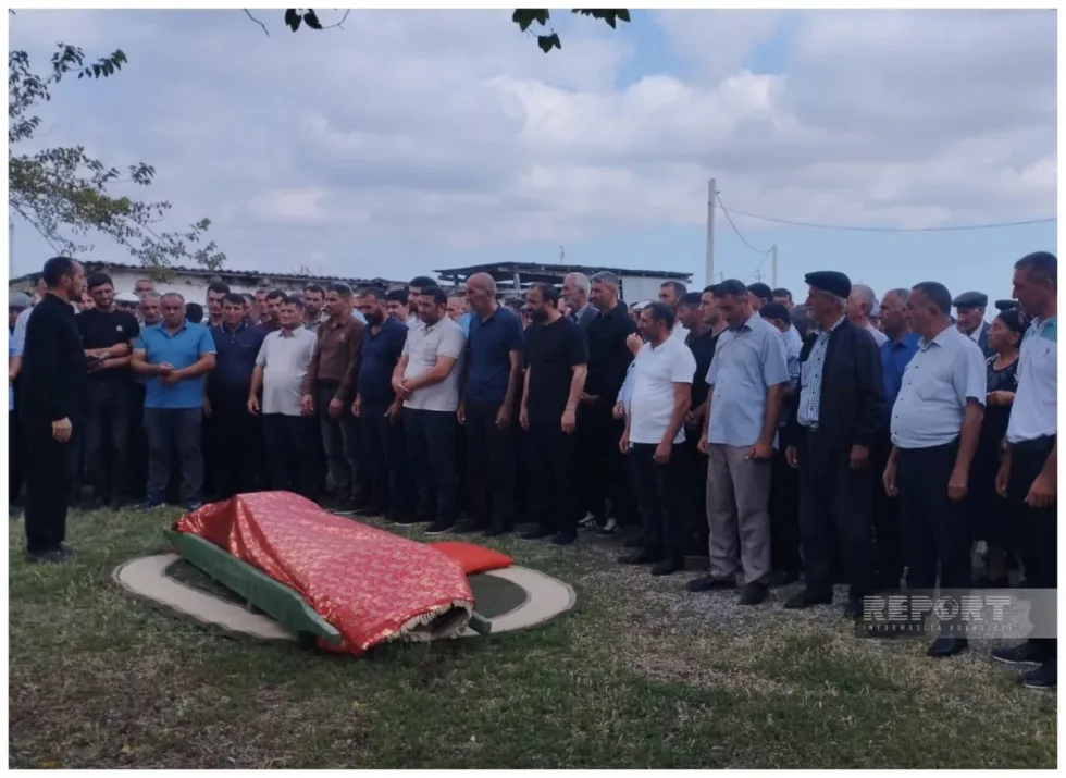 Фатіму поховали в рідному селі: в Азербайджані попрощалися зі студенткою, загиблою під час удару РФ по Харкову