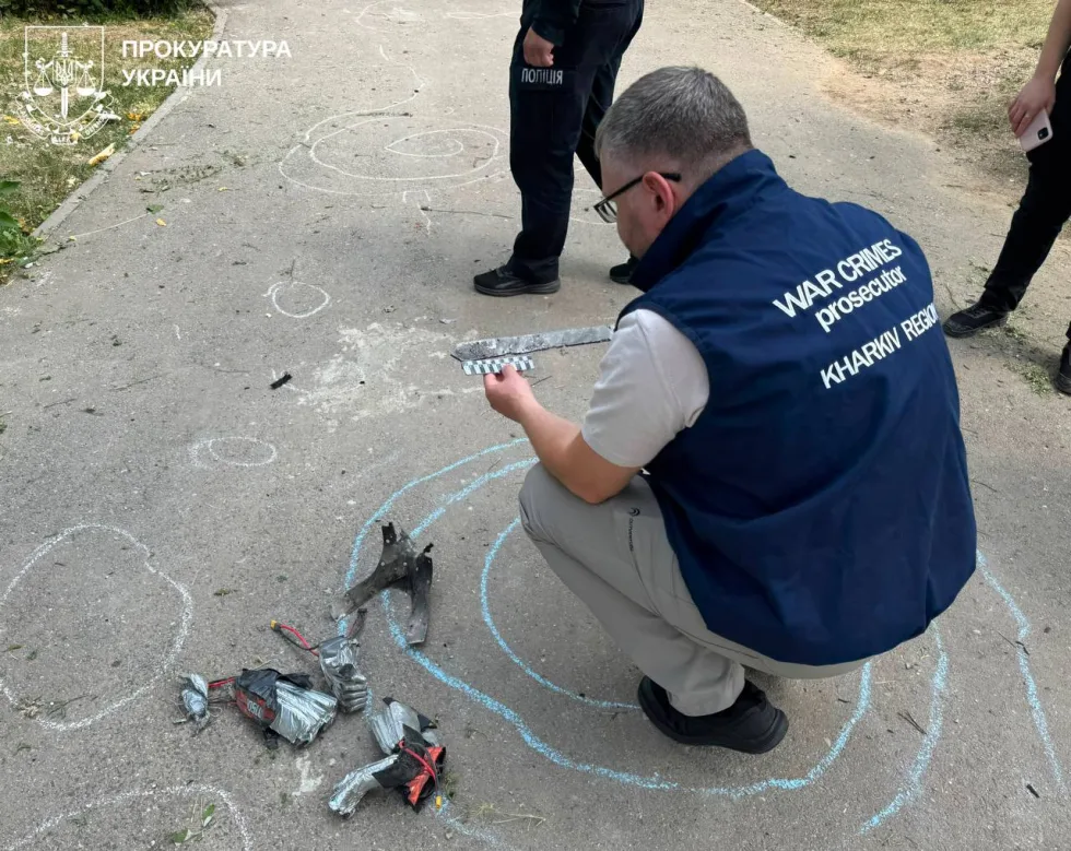 FPV-дрон на оптоволокні вдарив по багатоповерхівці на Салтівці у Харкові 3 липня (фото)