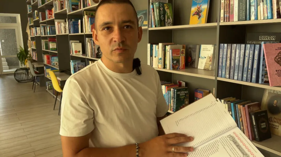 «Можна дізнатись, яким було суспільство того часу»: дослідник з Хмельниччини вивчає понад 200-річні метричні книги