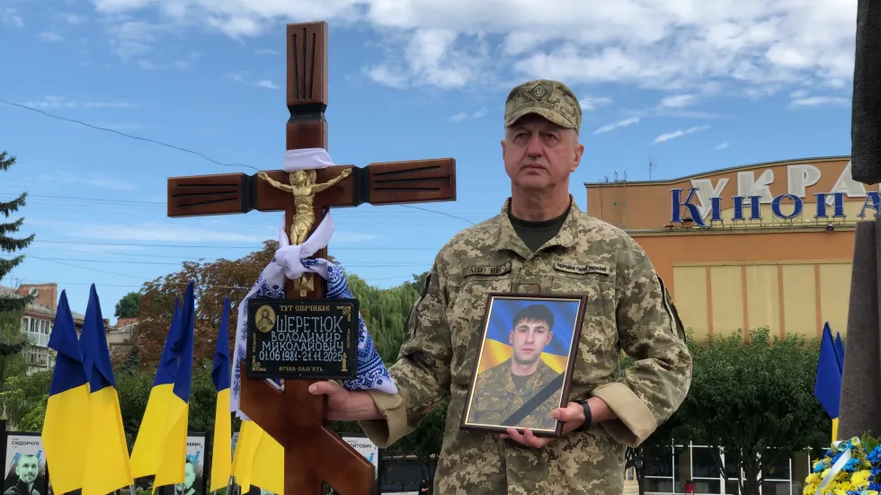 Із військовим Володимиром Шеретюком попрощались на майдані Незалежності у Рівному
