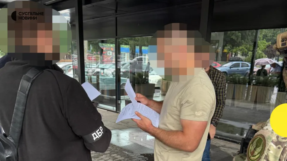 ДБР затримало військовослужбовця за підозрою в побитті двох колег у полку "Скеля"