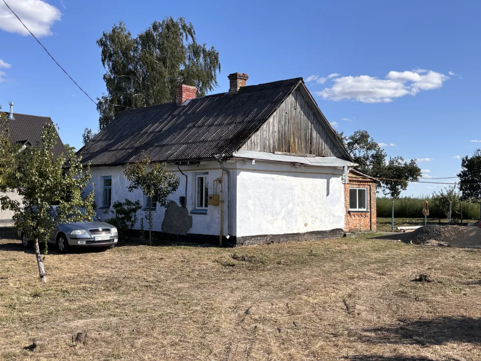 Як на Волині онука відновлює столітню хату-мазанку своєї бабусі