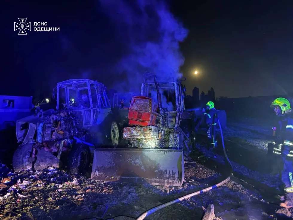 В Одеському районі через російську атаку загорівся приватний будинок, в Одесі — господарська техніка