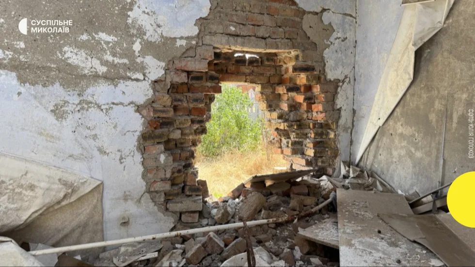 Троє поранених, пошкоджені багатоповерхівки та склади: наслідки обстрілів Миколаївщини за добу