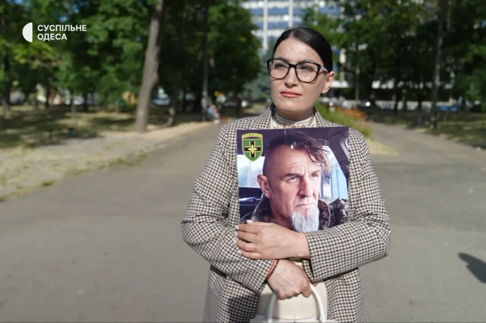"Маленька, я в полоні": дружина військовополоненого з Одеси розповіла про пошуки чоловіка