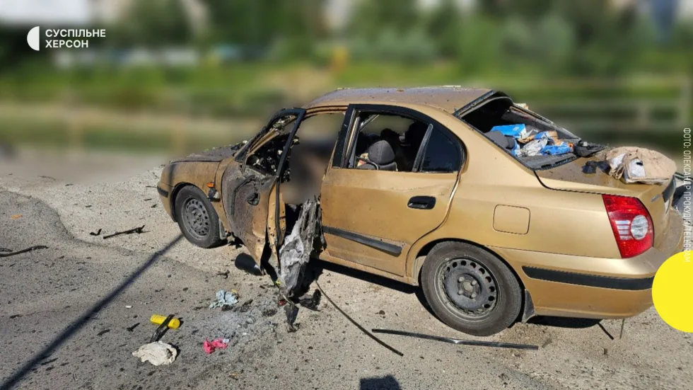 Російський безпілотник атакував авто у Центральному районі Херсона: є загиблі та поранені