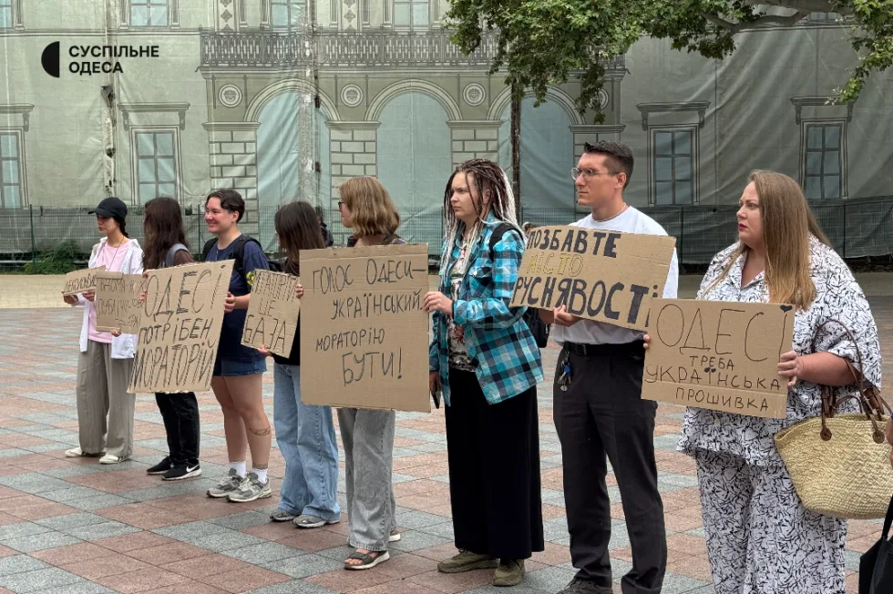 Під мерією Одеси вдруге за тиждень пройшла акція за мораторій на російськомовний культурний продукт