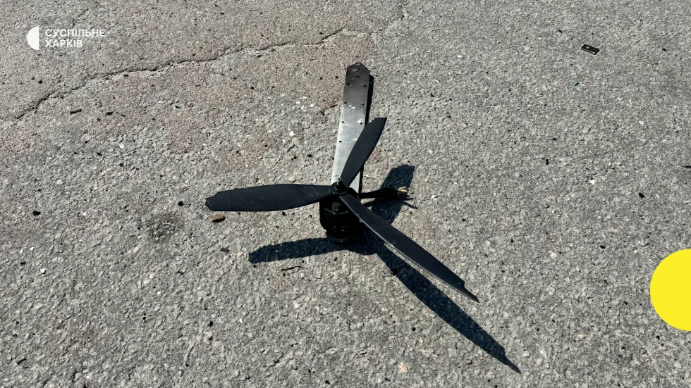 У Золочівській громаді російський FPV-дрон влучив в авто