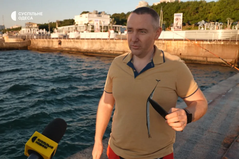 «Сонце встає, а ми ловимо рибу»: як рибалки проводять ранки на одеському Ланжероні