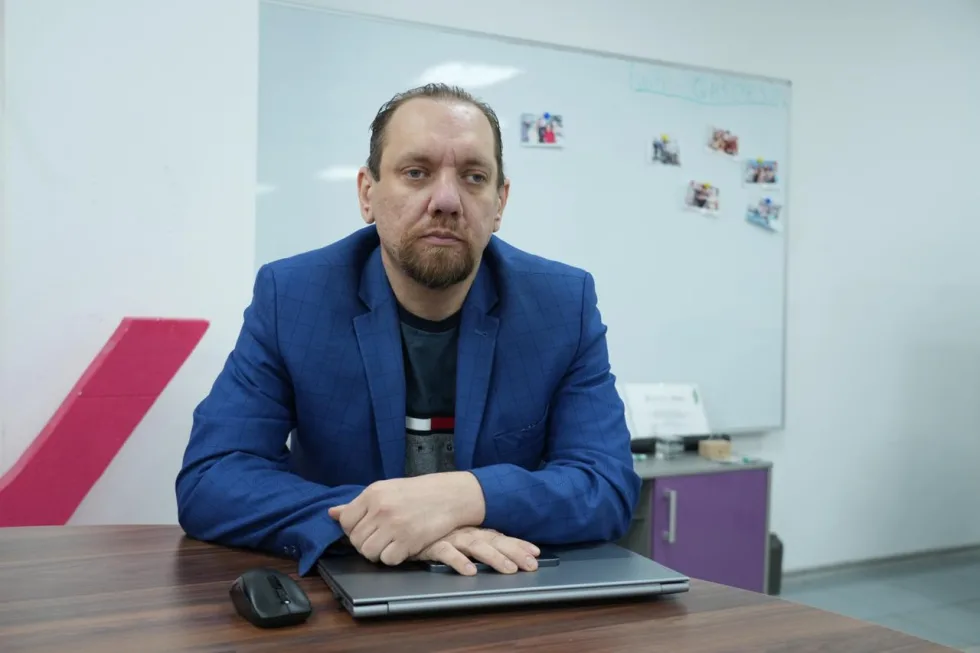 Сміття, сморід, крики та бездомні: дніпряни скаржаться на стан модульних укриттів. Що кажуть у міськраді та експерти