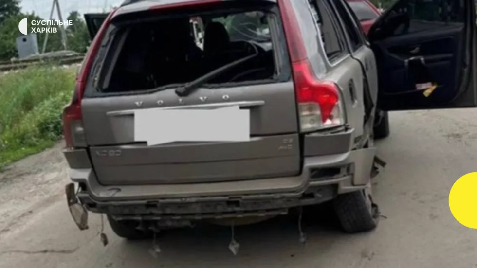 Постраждали п'ятимісячна дитина та троє дорослих: росіяни атакували авто в Золочеві
