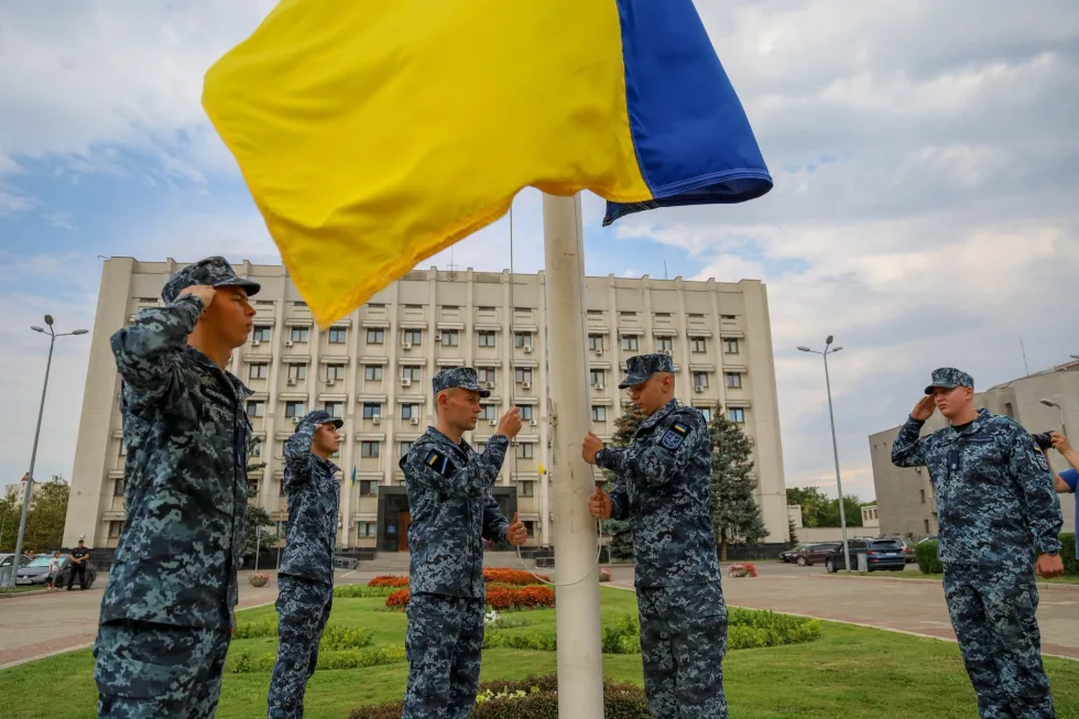 Над Одещиною за допомогою БпЛА підняли найбільший український стяг