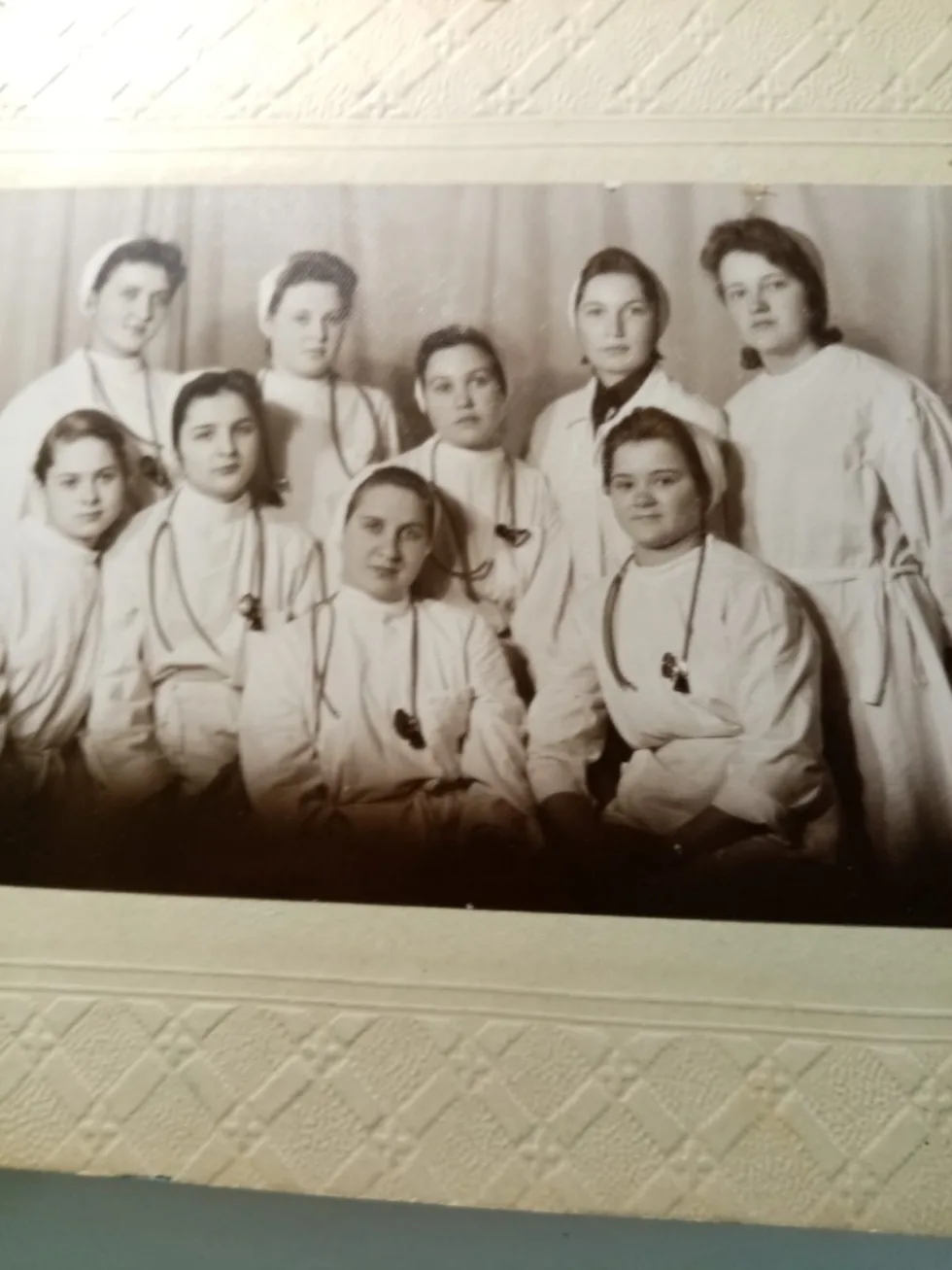 «Як квітка піднялась — і ми всі піднімемось»: жителька Херсона 62 роки працює у медицині