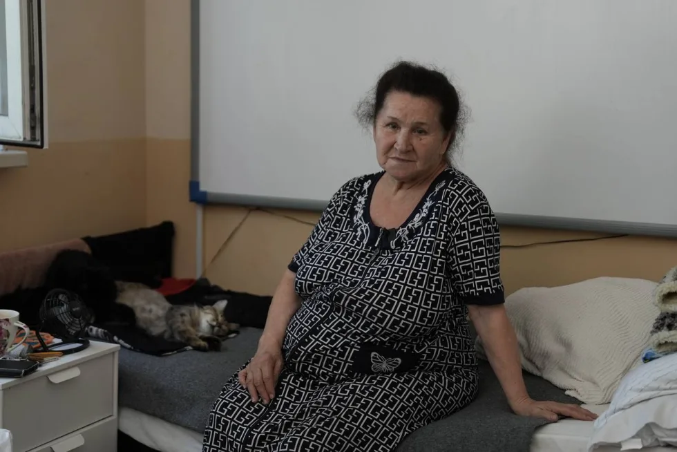 Двічі втратила дім через війну: історія 71-річної жительки Васильківки, яка евакуювалася з двома кішками та собакою