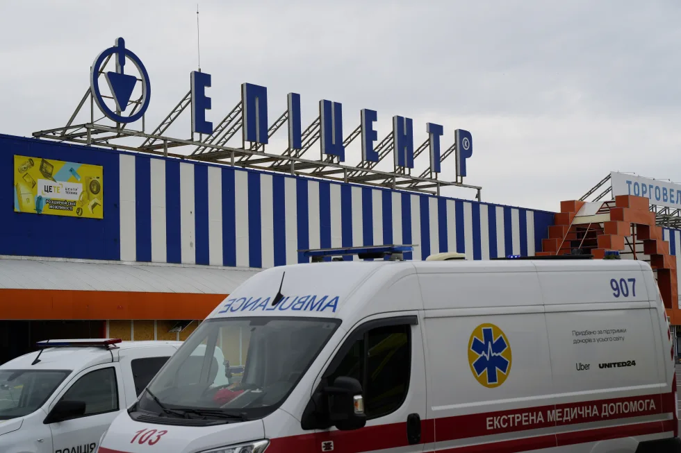 Який вигляд має «Епіцентр» у Харкові після влучання дрона (ФОТО)