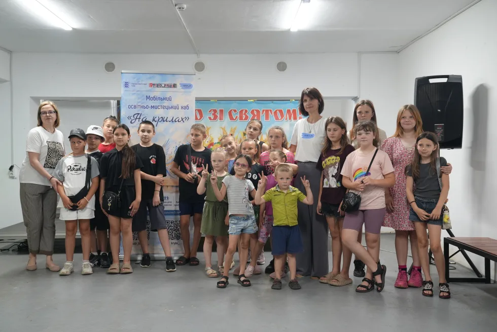 "Діти — наше майбутнє": як благодійний фонд "Крила Фундейшн" підтримує родини на Херсонщині