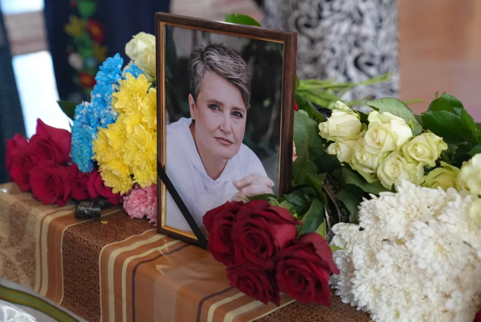 "Вона була справжня і нічого не боялась": у Миколаєві попрощалися з херсонською волонтеркою Оленою Тарасенко