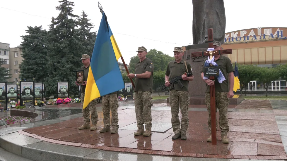 "Він прожив благородне, але дуже коротке життя": з 28-річним солдатом Вадимом Домашиним попрощалися у Рівному