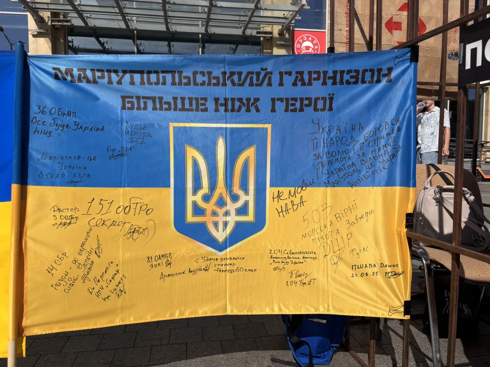 «Дочекаємося кожного»: як український прапор став символом надії для родин полонених у Луцьку