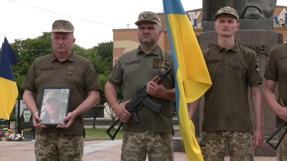 Після поранення повернувся на фронт: з 54-річним старшим лейтенантом Юрієм Лук’янчуком попрощалися у Рівному