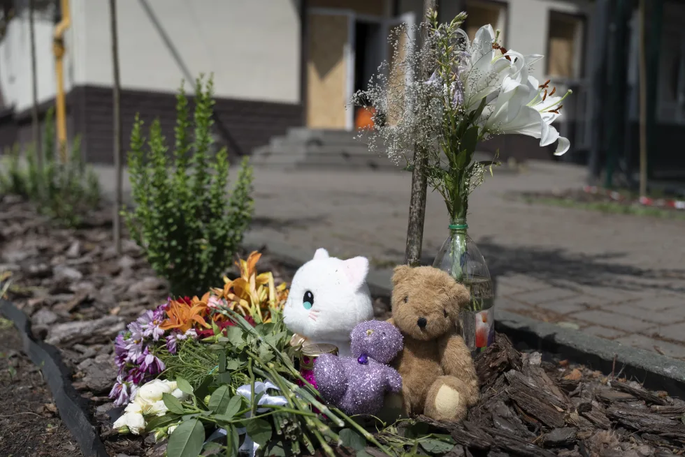 Загинули три людини. Протягом доби російські армійці били по 12 громадах Сумщини