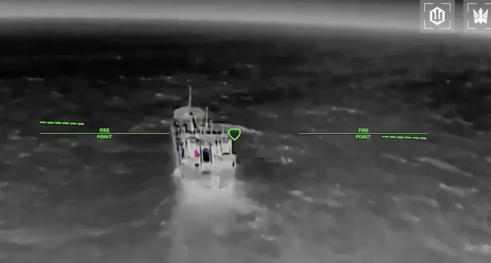Українські дрони уразили у Азовському морі два танкери з бензином для Криму — "Мадяр"