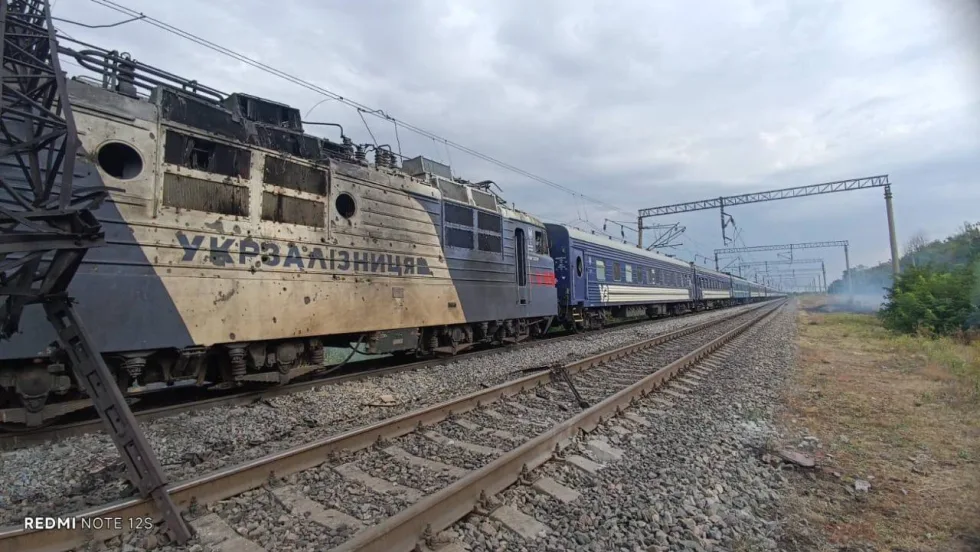 Майже 600 пасажирів евакуювали після атаки РФ на потяг на Одещині