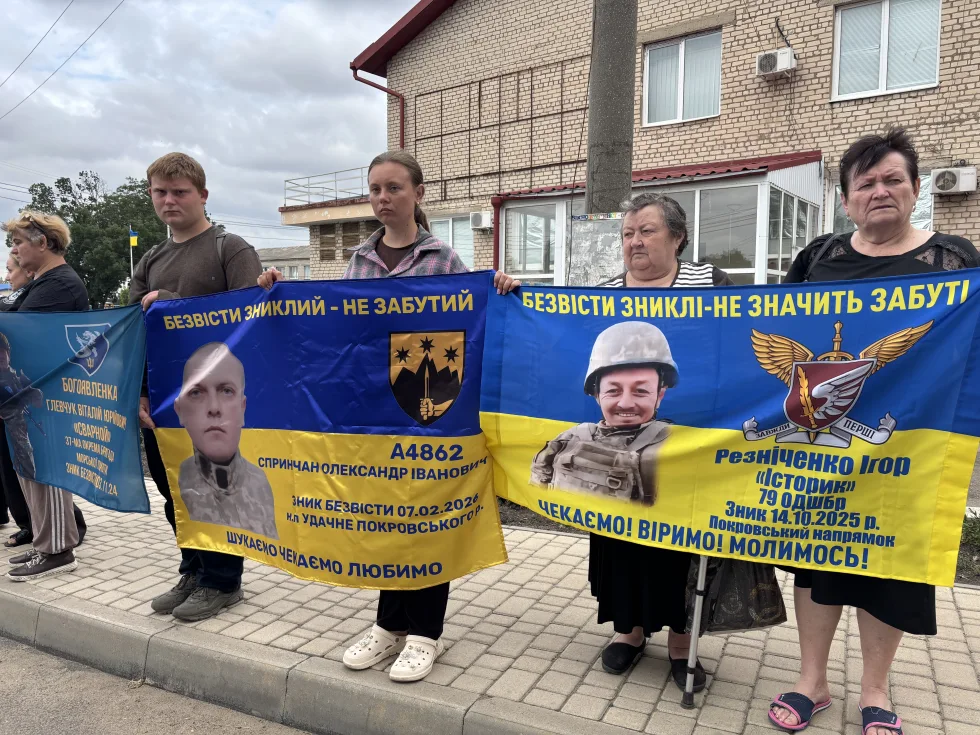 "Доманівка пам’ятає та чекає": у селищі відбулася акція-нагадування про полонених і зниклих безвісти