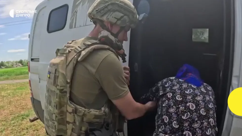 З дев'яти сіл Васильківської громади Синельниківщини оголосили обов'язкову евакуацію