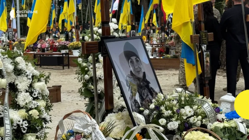 «Вона була неймовірною»: у Львові попрощалися з першою в Україні жінкою-танкісткою Тетяною Кучерявою