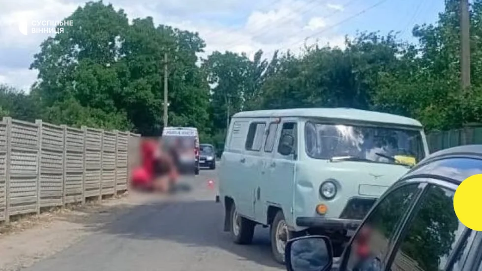 На Вінниччині сталася смертельна ДТП: УАЗ збив двох жінок