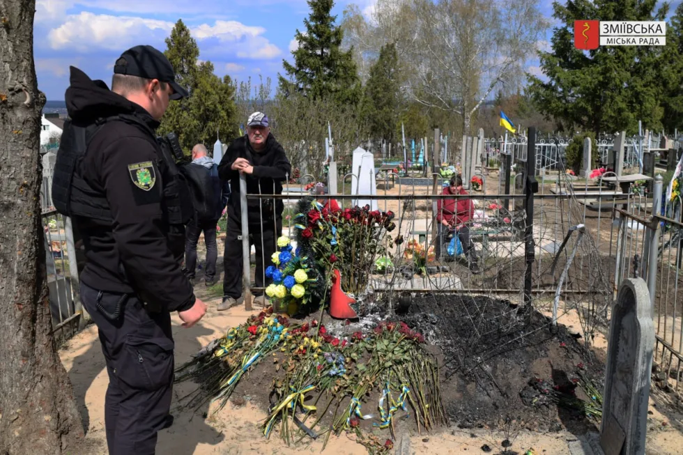 Підпалила могилу захисника, коли хотіла забрати іграшки: у Змієві винесли вирок переселенці з Куп'янська