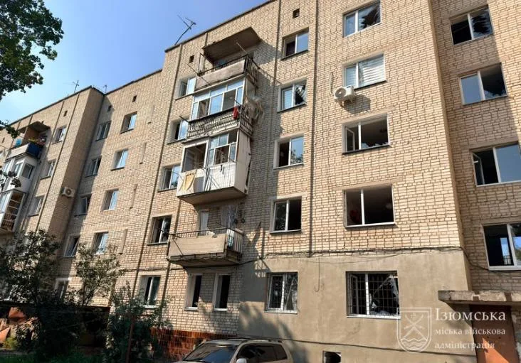На День незалежності росіяни атакували Ізюм з РСЗВ: серед постраждалих — дитина