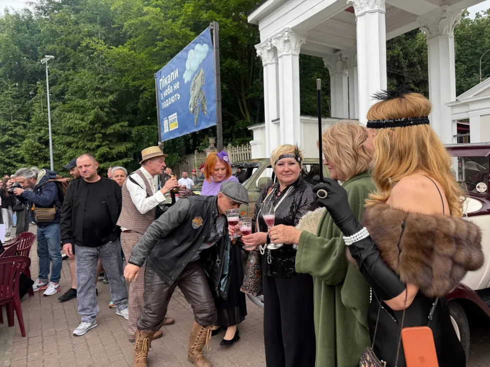 Восьмі ретроперегони: автівки та мотоцикли проїхали трасою "Львівський трикутник"