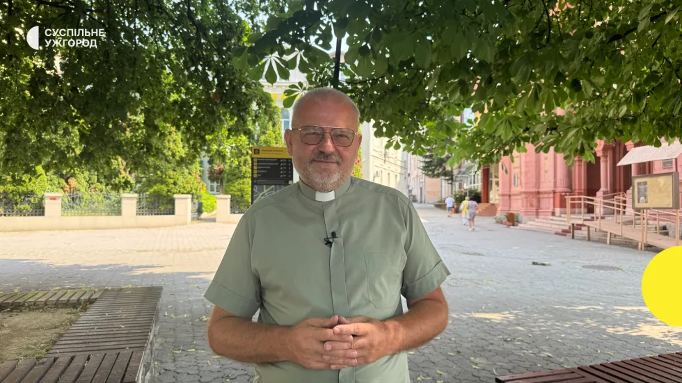 Евакуйовував людей і служив капеланом: історія Олександра Холода