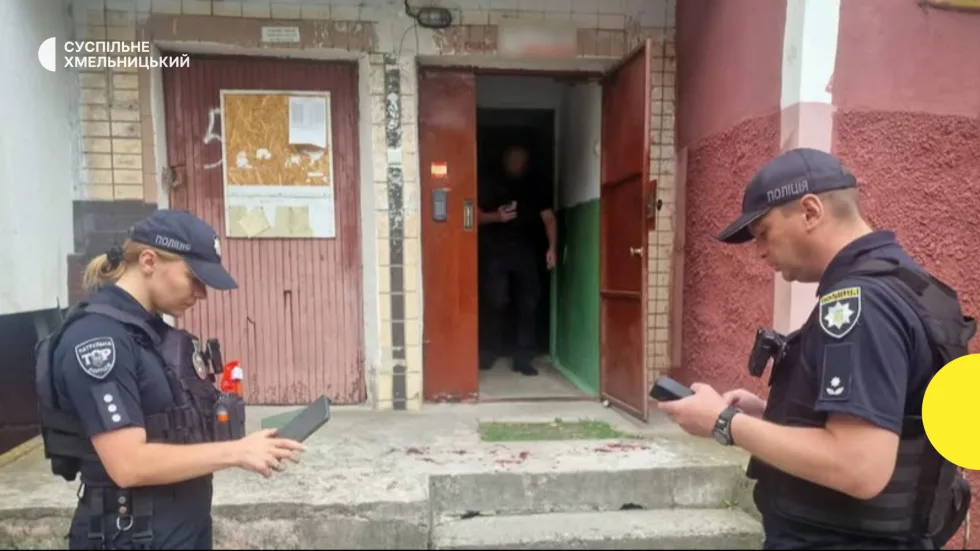 У Хмельницькому під час перевірки документів поранили поліцейського