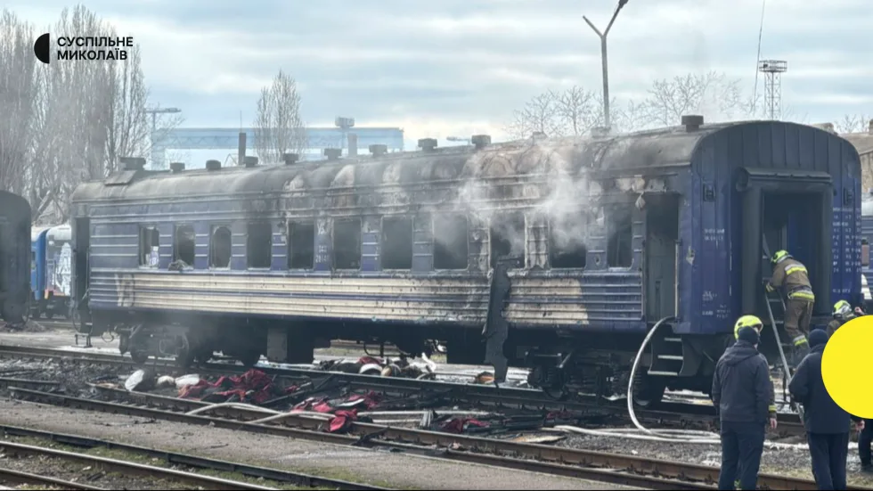 У Миколаєві БпЛА поцілив у приміський потяг