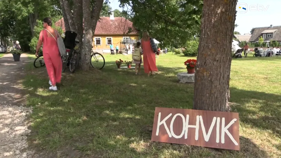 Цілий острів перетворився на кафе: як в Естонії вже 20 років проводять незвичну літню традицію