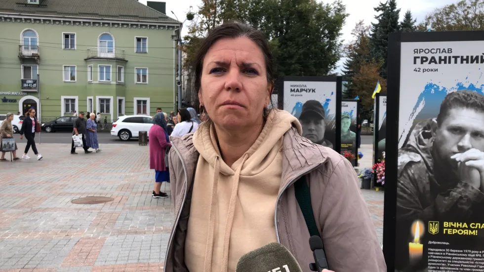 Зі звільненим з полону оборонцем Азовсталі та волонтером Володимиром Білоусом з Маріуполя попрощались у Рівному