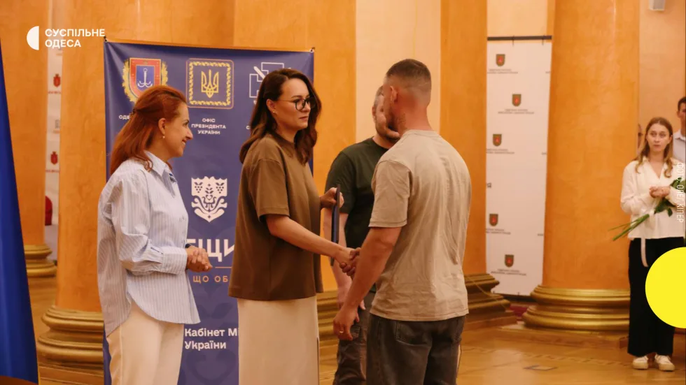 В Одесі 38 родинам ветеранів і загиблих захисників вручили житлові сертифікати