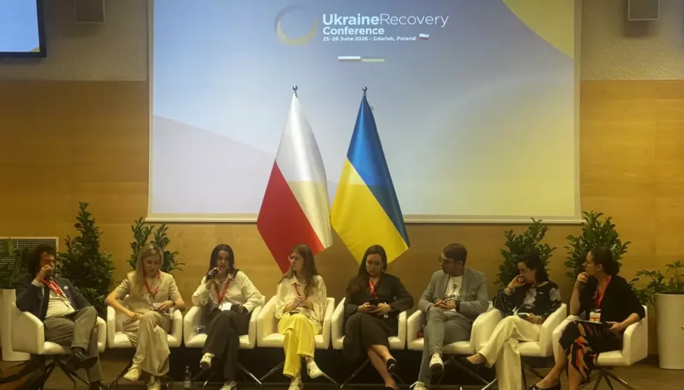 Жінки-журналістки на фронті задихаються в бронежилетах, не розрахованих на жіноче тіло, — Наталія Мовшович