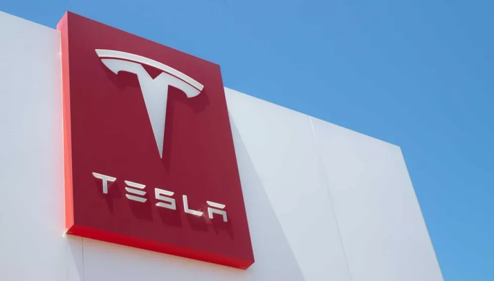 Tesla обмежила витрати співробітників на ШІ до $200 на тиждень