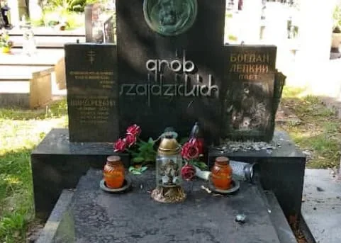 Поліція Польщі з’ясовує обставини пошкодження пам’ятника на могилі Богдана Лепкого