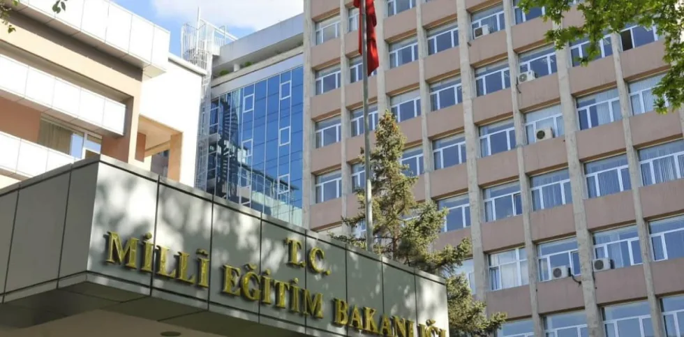 Туреччина зобов'язала приватні школи до жовтня відмовитися від іноземних назв