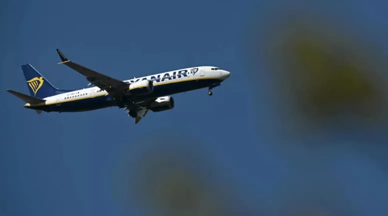У Британії почали розслідувати Ryanair у зв’язку зі збором за можливість батьків сидіти з дітьми
