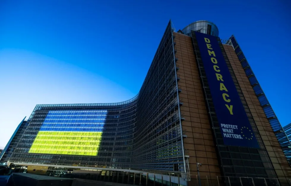 Будівлі Єврокомісії та Євроради підсвітили кольорами прапора України