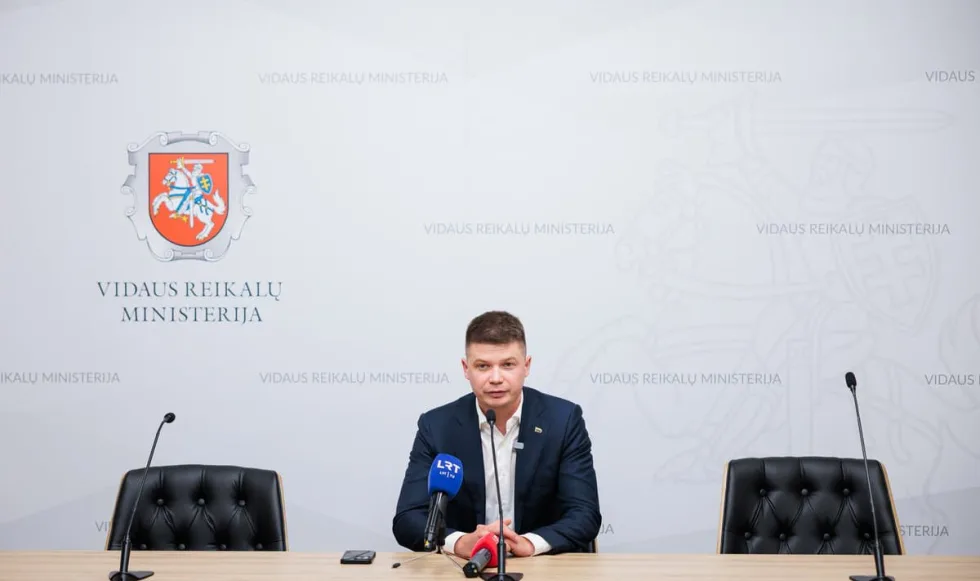 В Литві хочуть змінити правила застосування зброї для силовиків