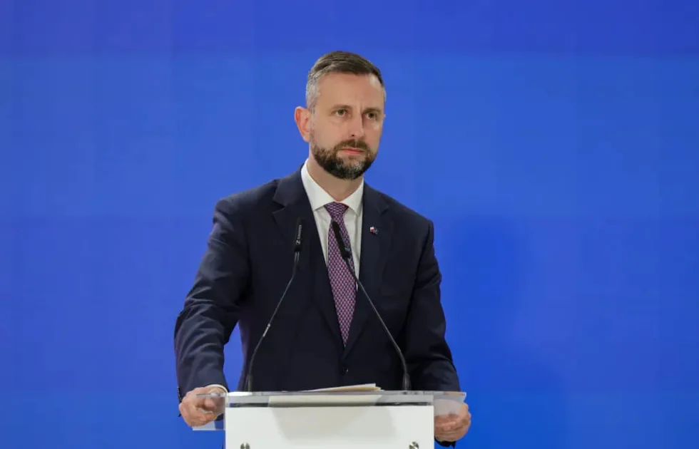 Міністр оборони Польщі запевняє, що Навроцький знав про постачання ракет Україні