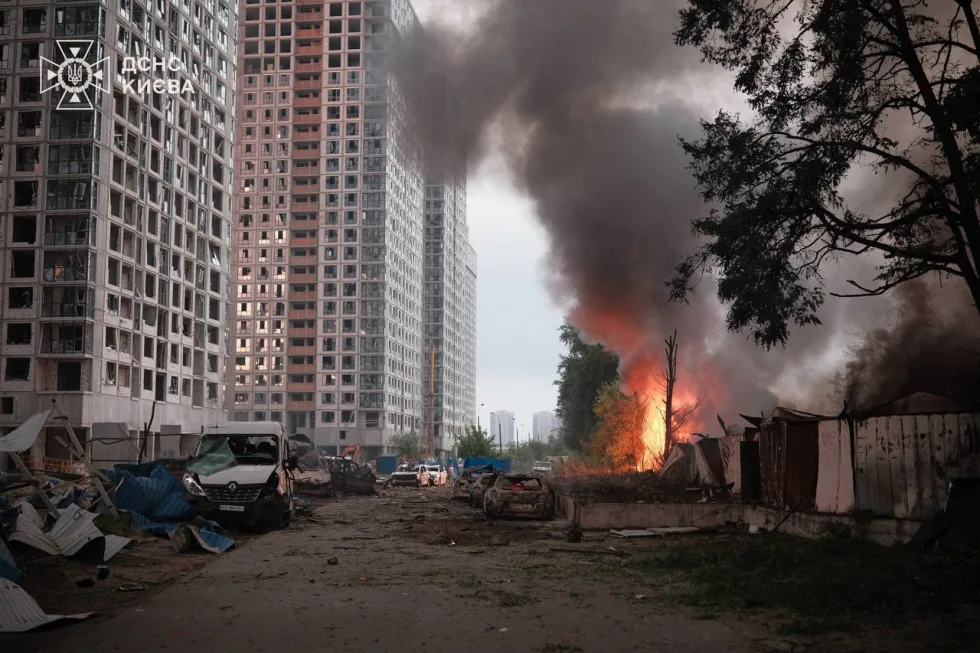Росія вдарила по Києву: зростає кількість загиблих – фото, відео